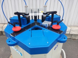 ZAGNIATARKA / ZACISKARKA DO NAROŻY MECAL CORNER ROK 2001