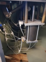  ZAGNIATARKA / ZACISKARKA  DO NAROŻY PRESSTA EISELE 2000 ROK 2000